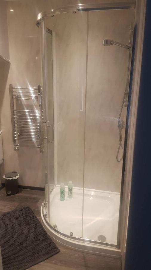 Highfields Living - All Rooms Ensuite- Free Wifi- Free Local Parking Sheffield Bagian luar foto