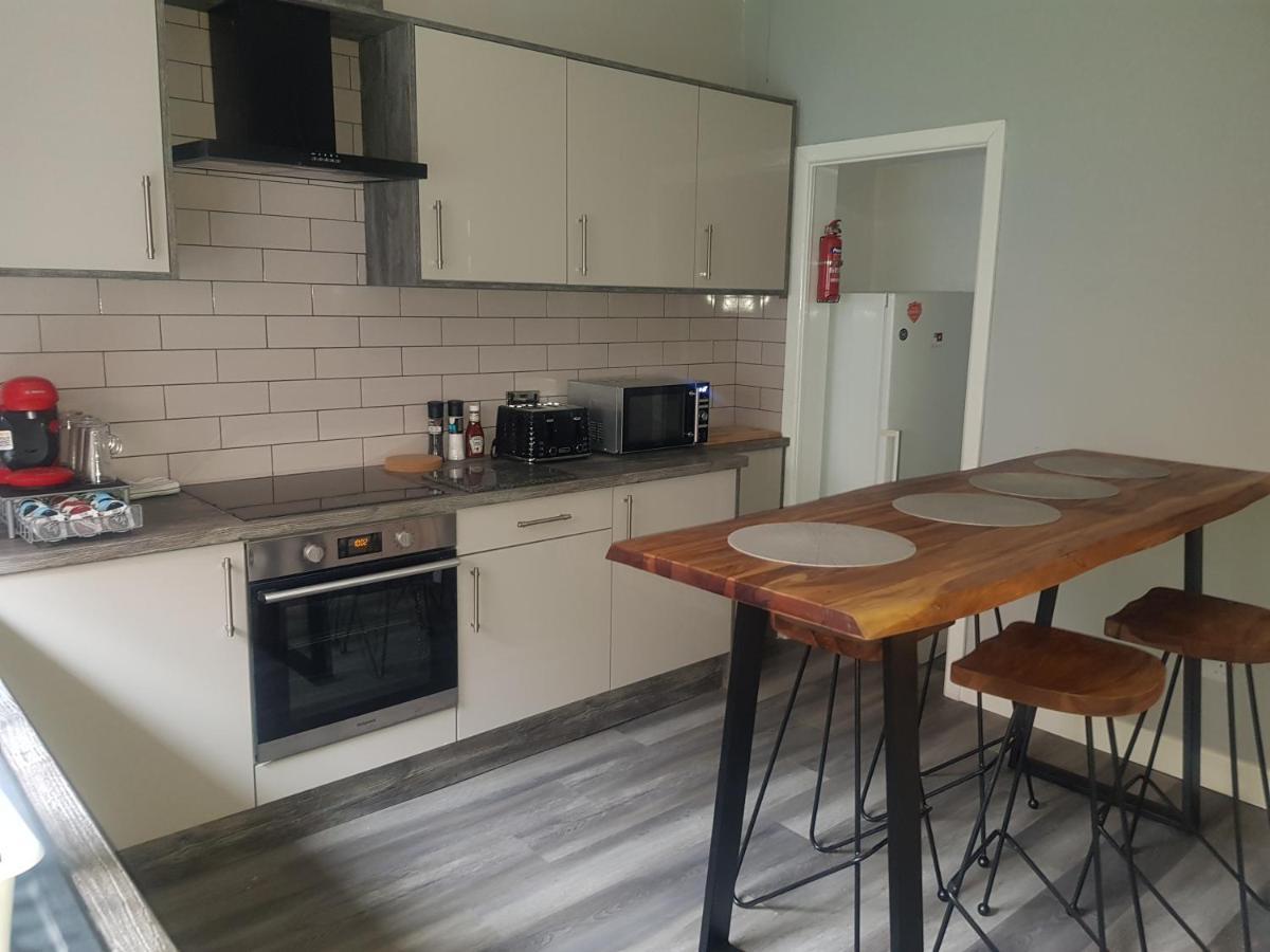 Highfields Living - All Rooms Ensuite- Free Wifi- Free Local Parking Sheffield Bagian luar foto
