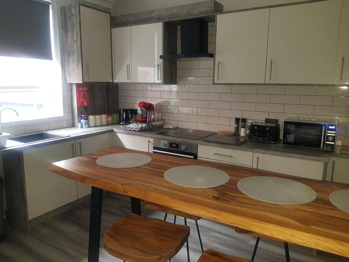 Highfields Living - All Rooms Ensuite- Free Wifi- Free Local Parking Sheffield Bagian luar foto