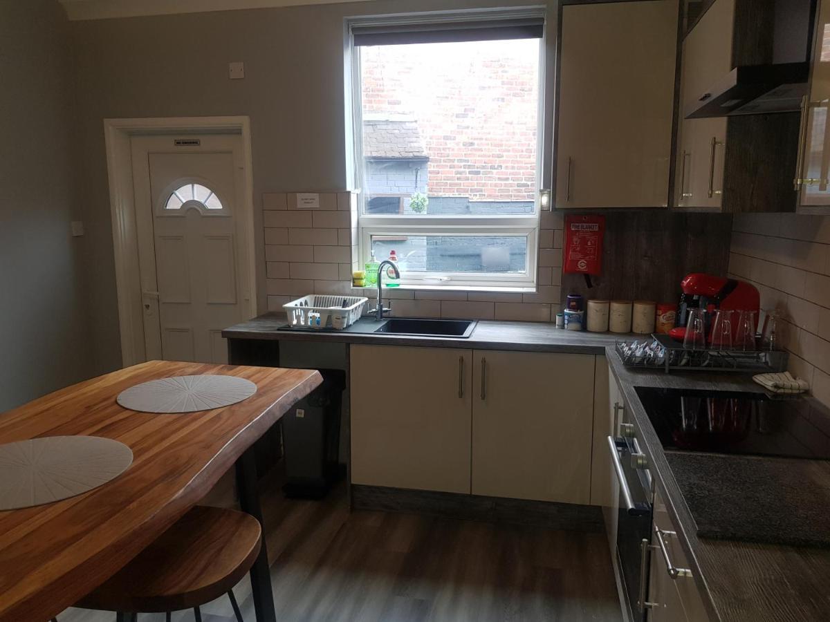 Highfields Living - All Rooms Ensuite- Free Wifi- Free Local Parking Sheffield Bagian luar foto