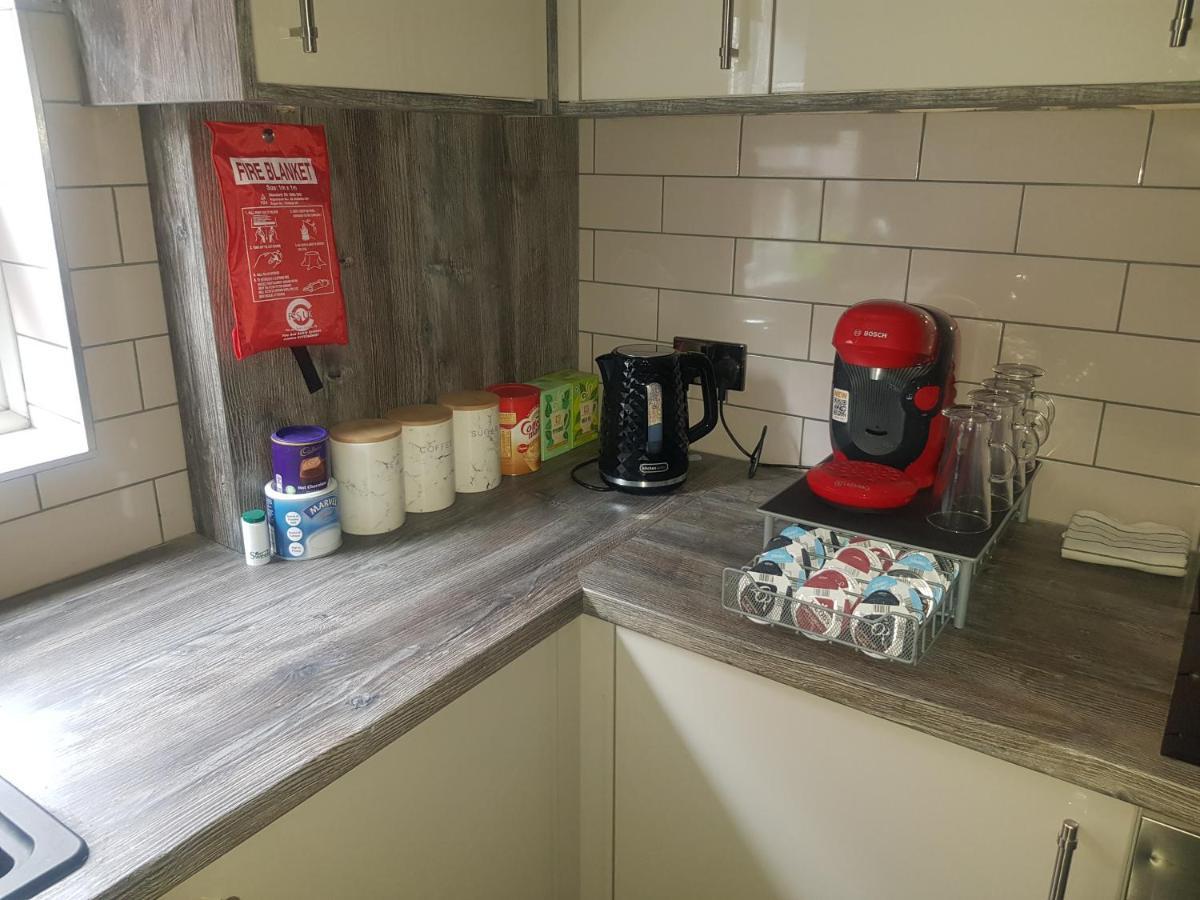 Highfields Living - All Rooms Ensuite- Free Wifi- Free Local Parking Sheffield Bagian luar foto